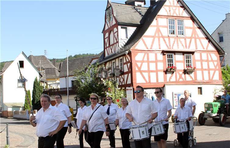 Buntes Programm bei Sommerwetter 