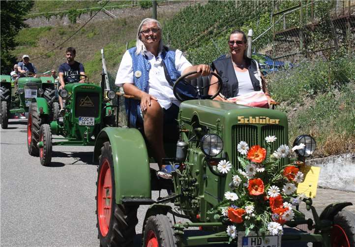 Weinkönigin Verena und Bacchus Paul begrüßten die Gäste 