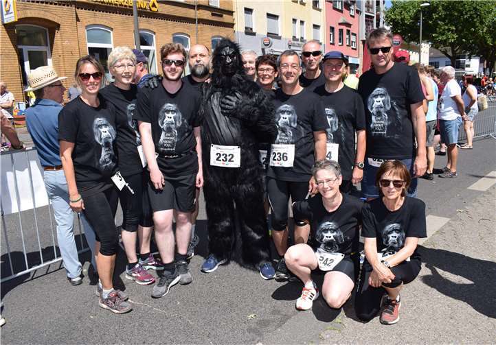 Bei Affenhitze liefen auch Gorillas beim Bürgerlauf mit 