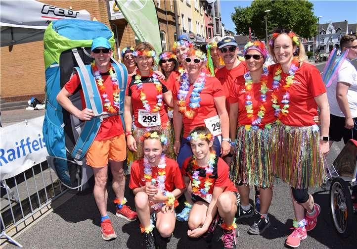 Bei Affenhitze liefen auch Gorillas beim Bürgerlauf mit 