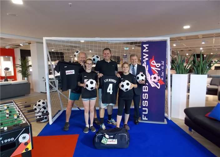 Die Jugend aus der Region startet mit neuen Trikots in die Saison Die Jugend aus der Region startet mit neuen Trikots in die Saison