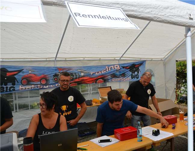 Bis zu 90 Stundenkilometer schnell sausten die kleinen Renner bergab 