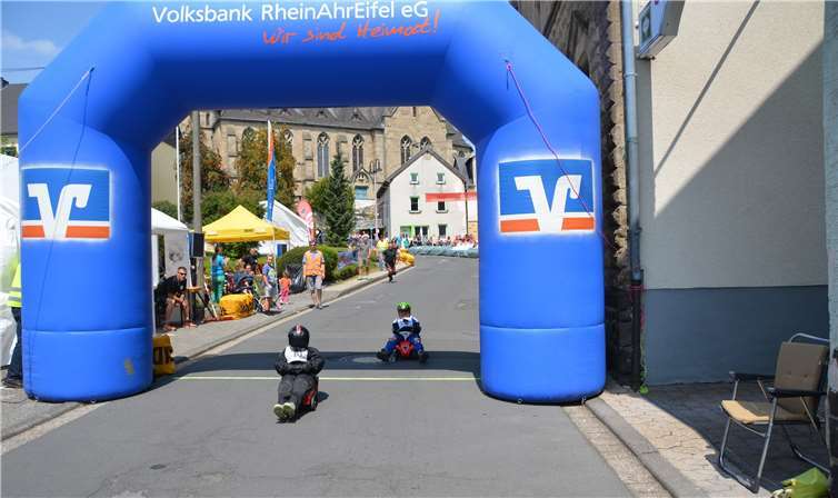 Bis zu 90 Stundenkilometer schnell sausten die kleinen Renner bergab 