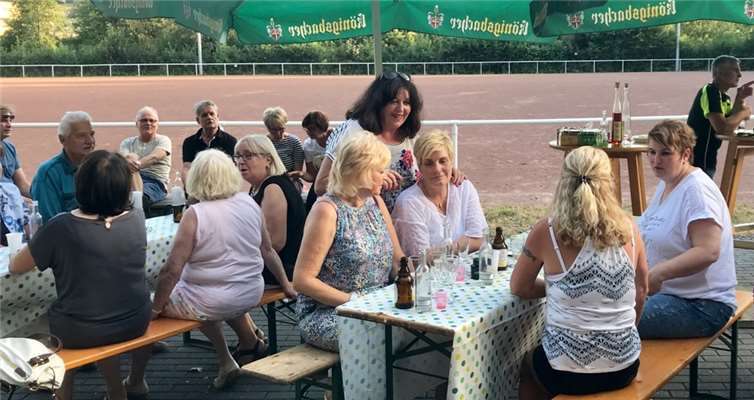 Nicht nur zu Karneval sind die Möhnen in Feierlaune 