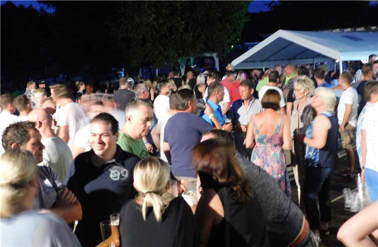 Große Party am Weiher 