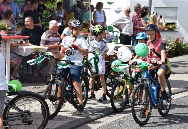 Maikönigspaar tanzte auf den Straßen 