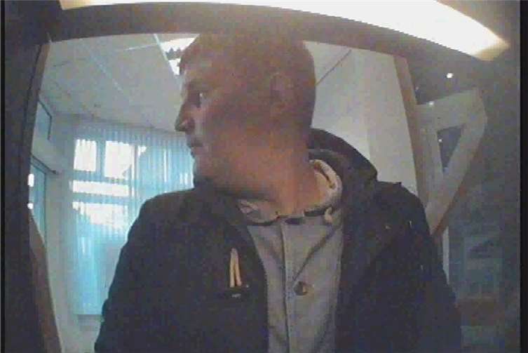 Kripo fahndet nach bundesweit agierendem EC-Karten-Betrüger 