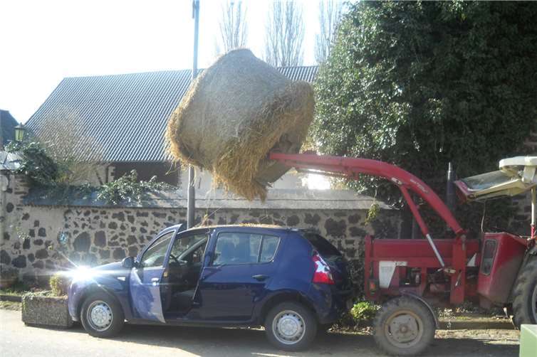 Kurioser Traktor-Unfall 