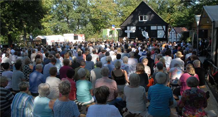 Historisches Deesen machte Geschichte auf der Bühne lebendig 