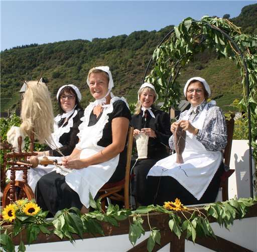 Majestäten Lydia und Stefanie baten zum Weinfest 