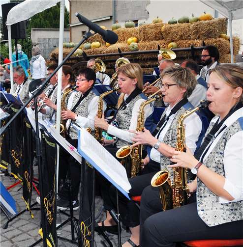 Frisches Brot und zünftige Blasmusik 