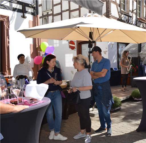 Gäste und Bürger drängten sich rund um den historischen Marktplatz 