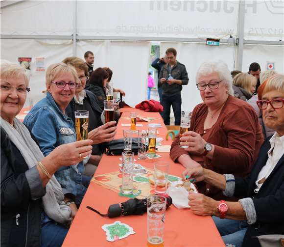 Traditioneller Kartoffelmarkt in Steimel bei herbstlichem Wetter 