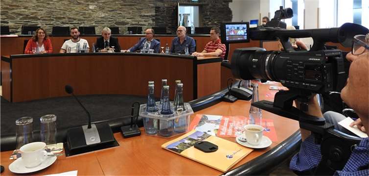 Rasante Fahrgeschäfte, 200 fliegende Händler und 50-Meter-Riesenrad 