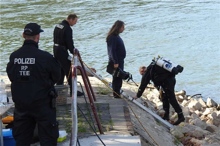Taucher suchten Beweismittel: Zwei Granaten entdeckt 