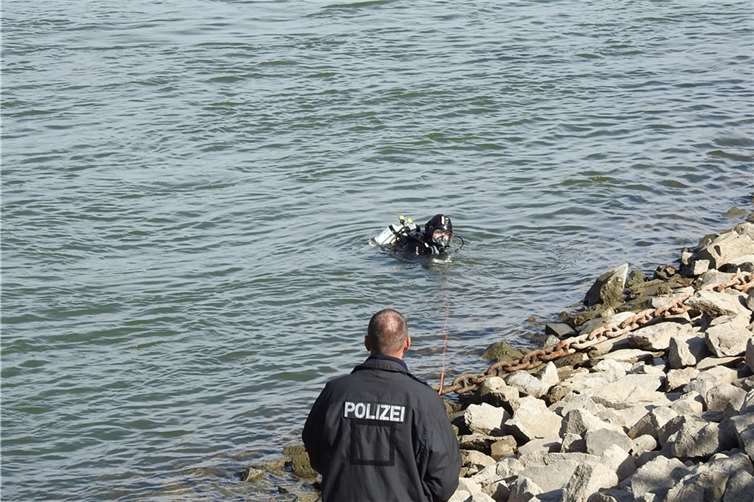 Taucher suchten Beweismittel: Zwei Granaten entdeckt 