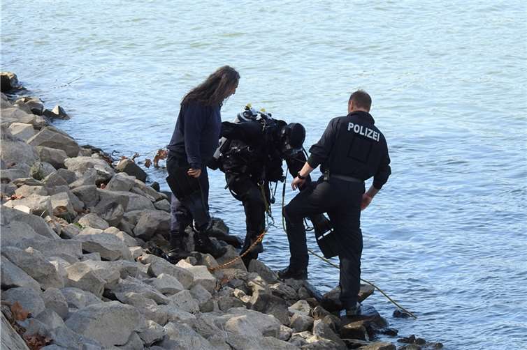 Taucher suchten Beweismittel: Zwei Granaten entdeckt 