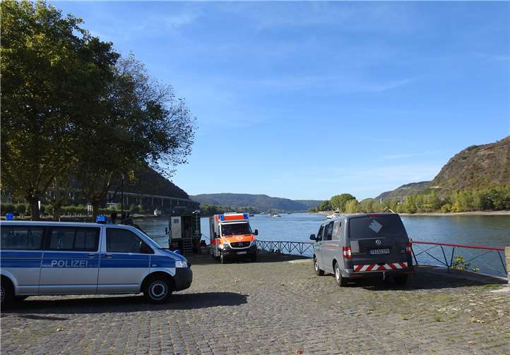 Taucher suchten im Rhein Beweismittel 