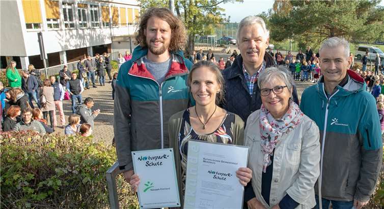 Die Ernennung zur Naturparkschule wurde mit 30 Entdecker-Westen gefeiert Die Ernennung zur Naturparkschule wurde mit 30 Entdecker-Westen gefeiert