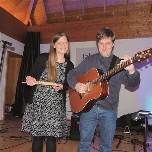 Ein ganzes Dorf swingt im Takt 