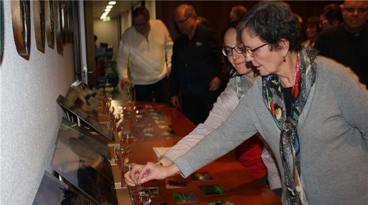 Glückliche Gewinner räumen Wohlfühlpreise ab 