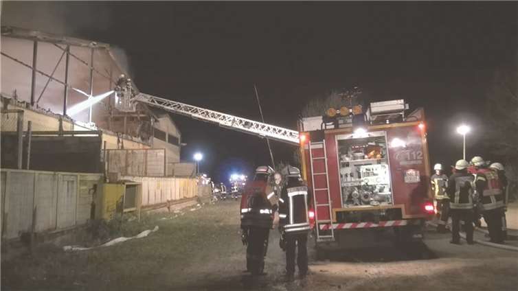 Lagerhallenbrand in Engers