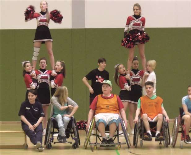 Sportrollstuhl anlässlich des 9. Lions Integrationscup gestiftet 