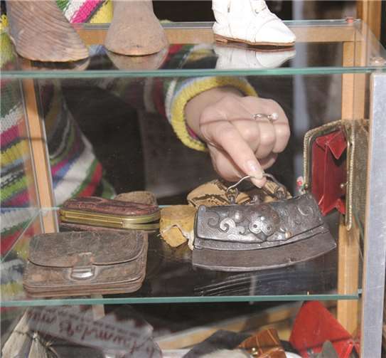 „Taschen und Schuhe aus alten Zeiten“ 