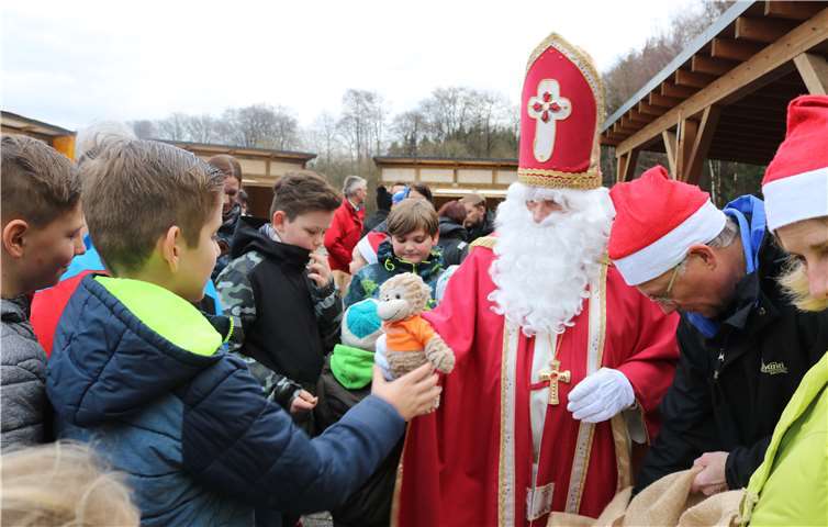 Ein fröhlicher Nachmittag auf dem Weihnachtsmarkt 