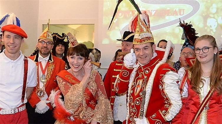 Prinz Hubertus & Confluentia Sabine erschienen mit altertümlichen Hörrohren 