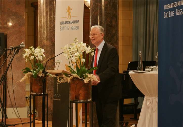 Aus einer Vernunftehe soll ein Glückskind werden 