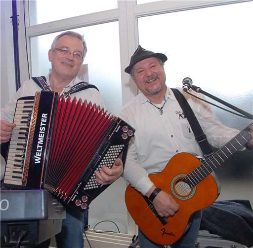 100 Besucher freuten sich über Wellfleisch und Grillhaxe 