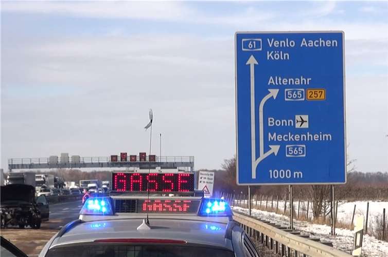 Zwei Schwerverletzte auf der A61 