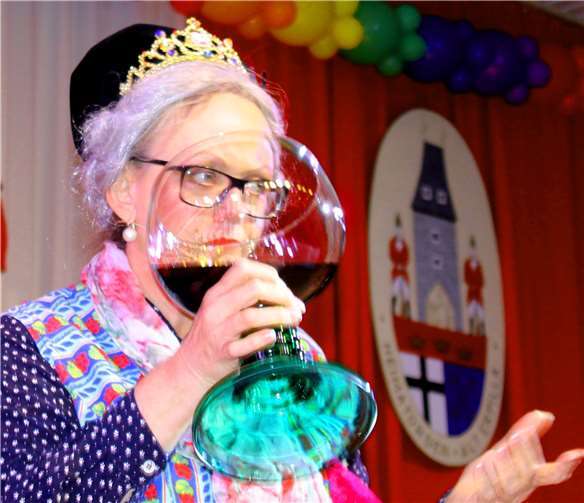 Büttenreden, schwungvolle Tänzen und fetzige Musik begeisterte die Narren 