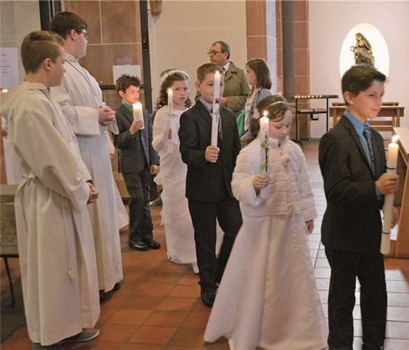 Junge Christen in die Pfarrgemeinden aufgenommen 