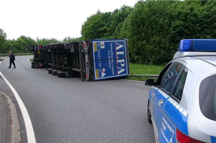 36t-Sattelzug kippte um 