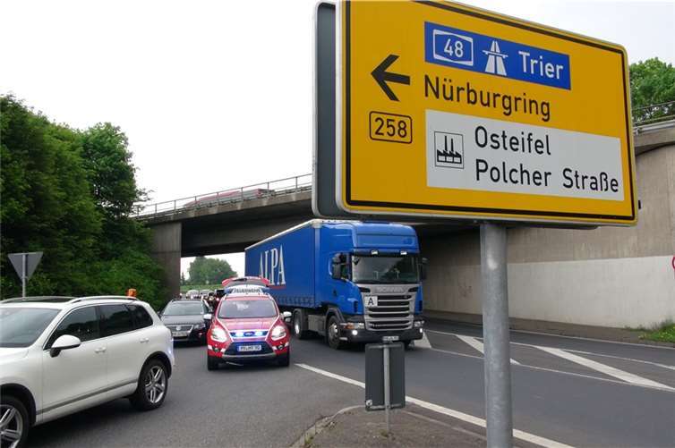 36t-Sattelzug kippte um 