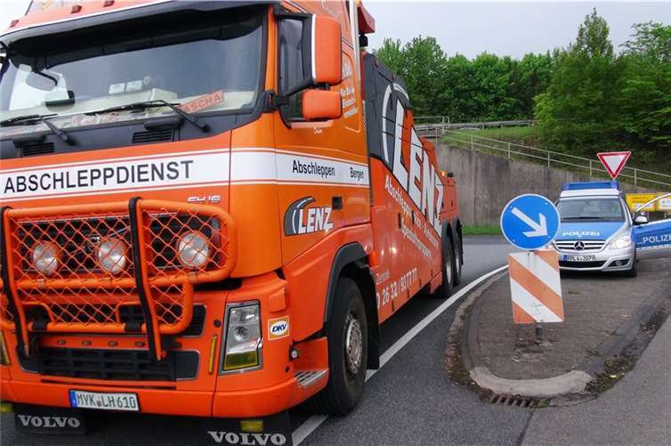 36t-Sattelzug kippte um 