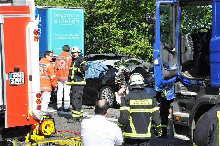 Tödlicher Verkehrsunfall auf der A 48 