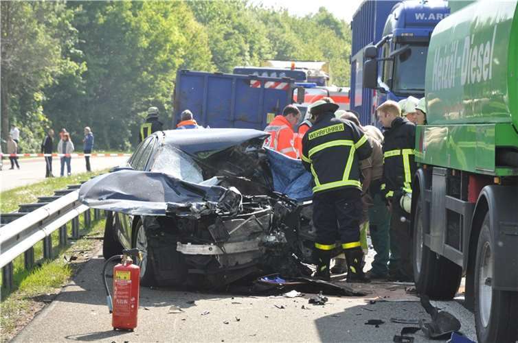 Tödlicher Verkehrsunfall auf der A 48 