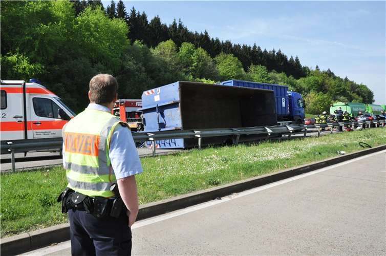 Tödlicher Verkehrsunfall auf der A 48 