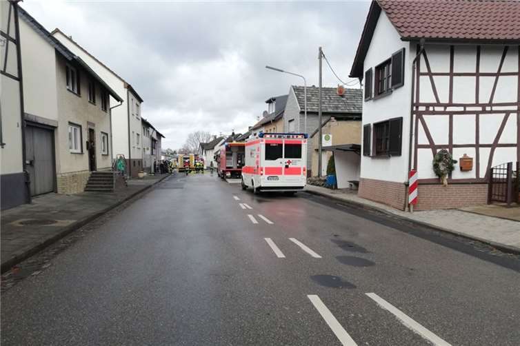 Küche in Flammen: Anwohnerin rettet sich ins Freie 