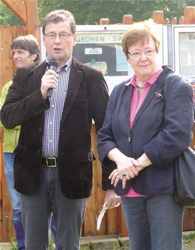 Jung und Alt feiern zusammen