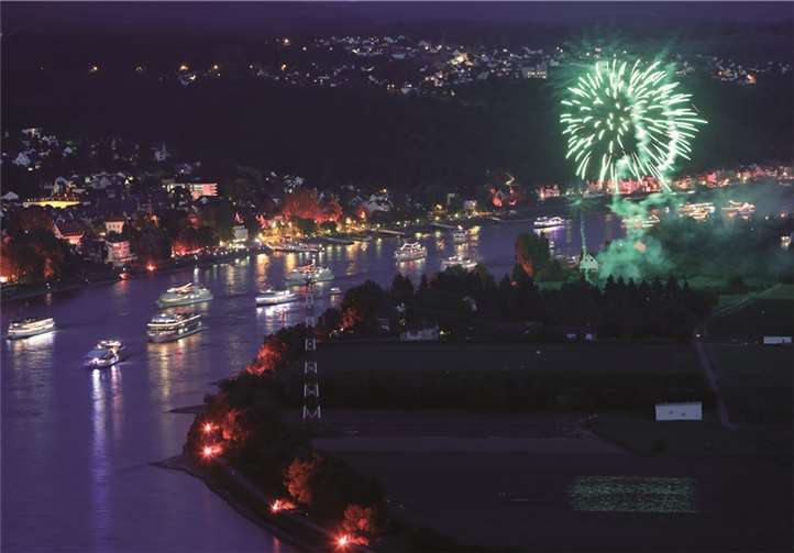 Farbenfrohes Spektakel sorgte für eine tolle Rhein-Uferparty 