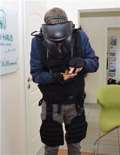 Schüler startet einen Selbstversuch - Wie fühlen sich ältere Menschen? 