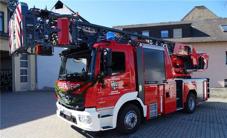 Neue Drehleiter wurde feierlich eingesegnet 