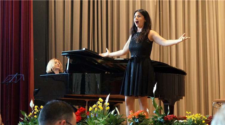 Gelungene Premiere für die neue Chorleiterin 