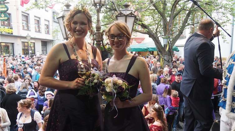 Blüten- und Weinkönigin Antonia regiert den Stadtteil 