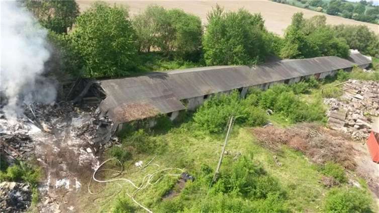  Brand einer alten Lagerhalle  