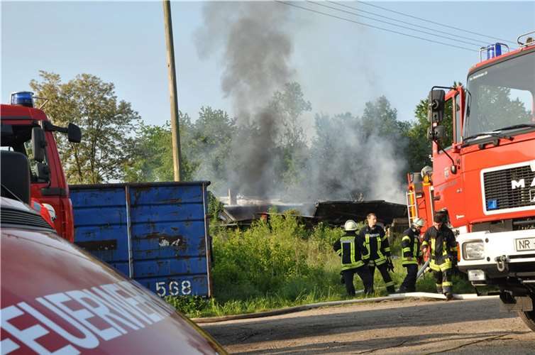  Brand einer alten Lagerhalle  